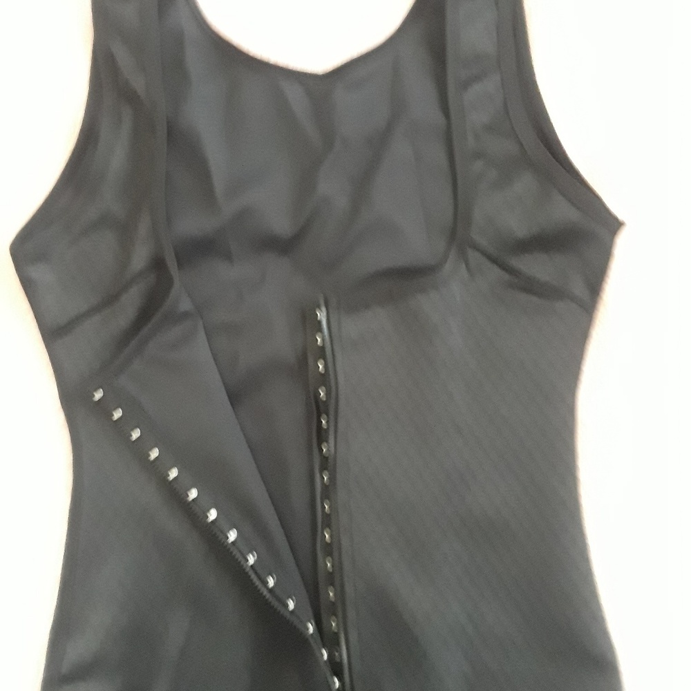 Incredible comfortable upper body shaper.